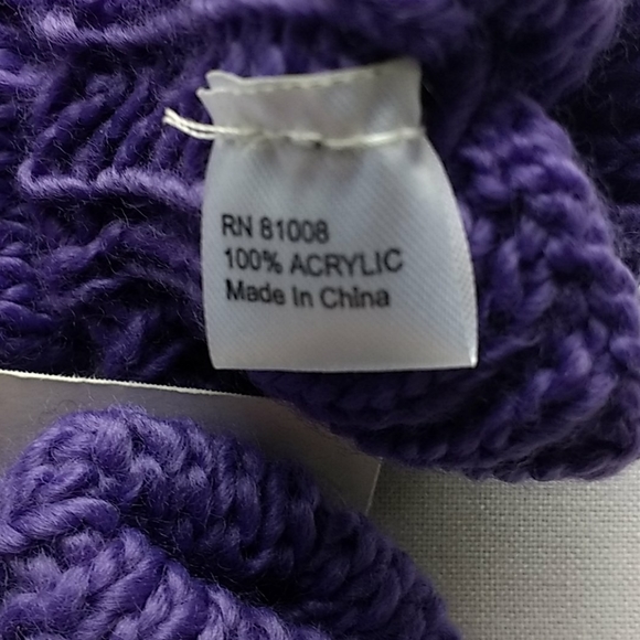 Cable knit scarf/mitten set & extra pair of mitts - Picture 8 of 9